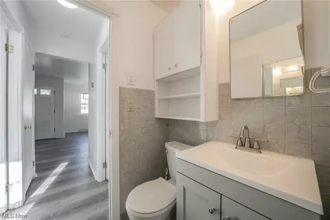 523 Eastern Heights Blvd, Elyria, OH 44035 photo 13