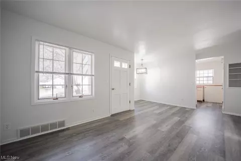 523 Eastern Heights Blvd, Elyria, OH 44035 photo 10