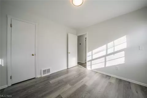 523 Eastern Heights Blvd, Elyria, OH 44035 photo 16