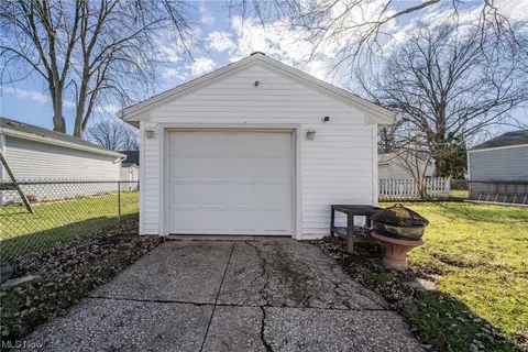 523 Eastern Heights Blvd, Elyria, OH 44035 photo 25