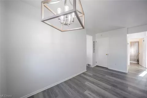 523 Eastern Heights Blvd, Elyria, OH 44035 photo 8