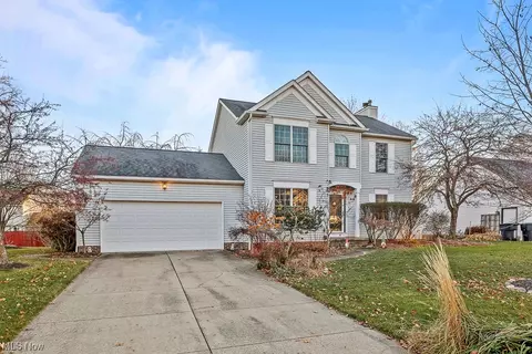 697 Ashbrook Dr, Wadsworth, OH 44281