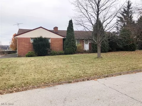 1305 32nd St NE, Canton, OH 44714