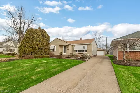 1653 Roselawn Rd, Mayfield Heights, OH 44124