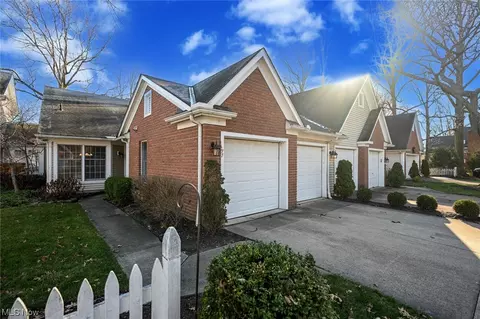 31825 Bayview Dr # 77, Avon Lake, OH 44012