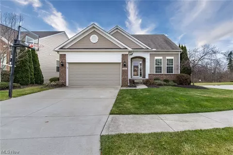 9309 Rainier Ct, Strongsville, OH 44136