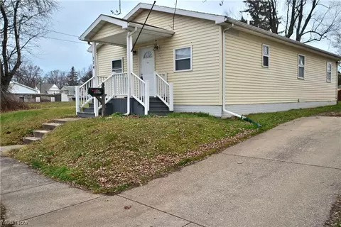 174 15th St, Conneaut, OH 44030