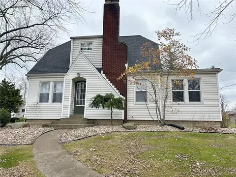 212 Silvern St, Huron, OH 44839