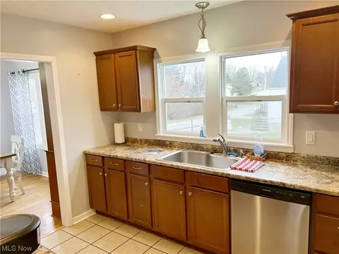 212 Silvern St, Huron, OH 44839 photo 8