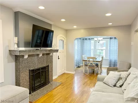 212 Silvern St, Huron, OH 44839 photo 4