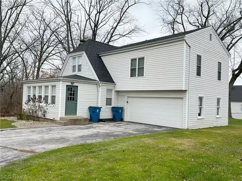 212 Silvern St, Huron, OH 44839 photo 2