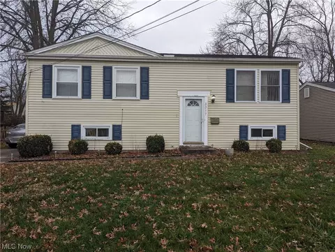 3317 Tod Ave NW, Warren, OH 44485