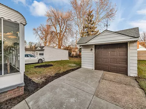 835 E 216th St, Euclid, OH 44119 photo 25