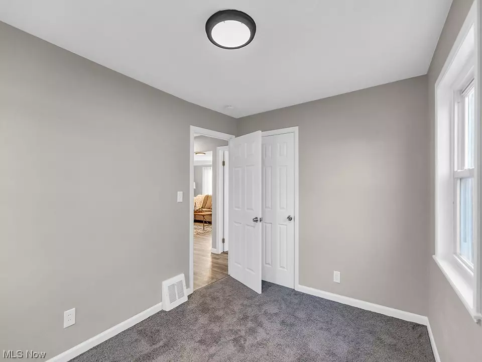  835 E 216th St, Euclid, OH 44119 photo 13