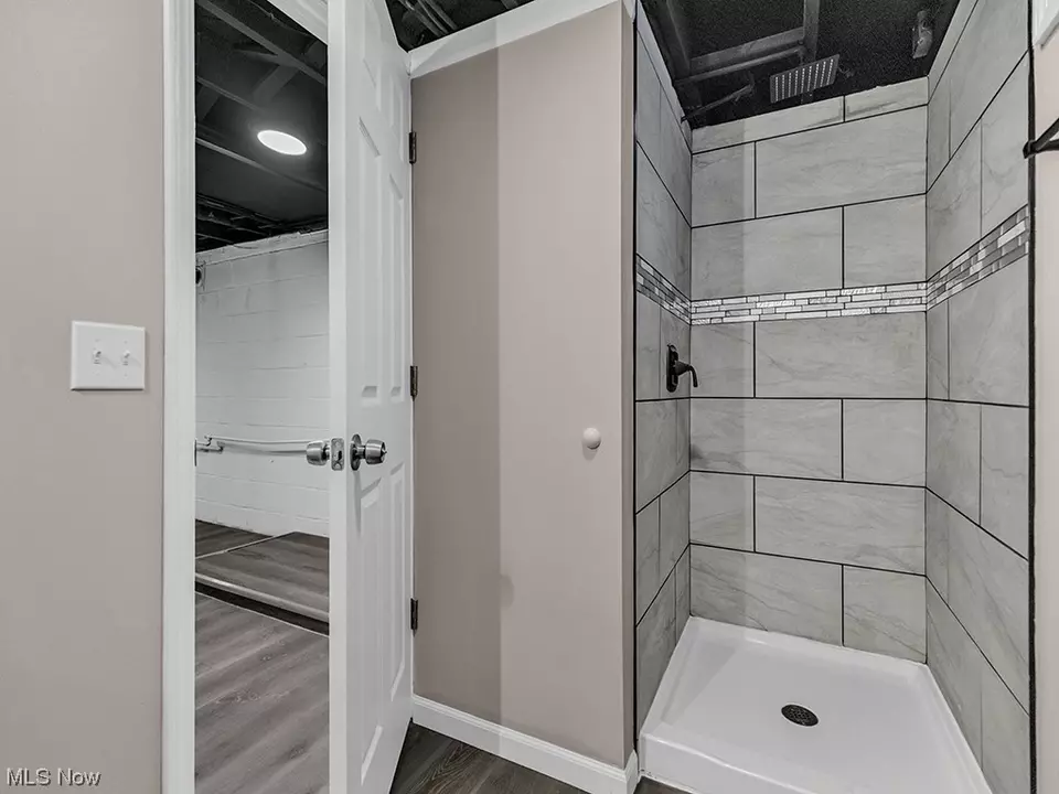  835 E 216th St, Euclid, OH 44119 photo 21