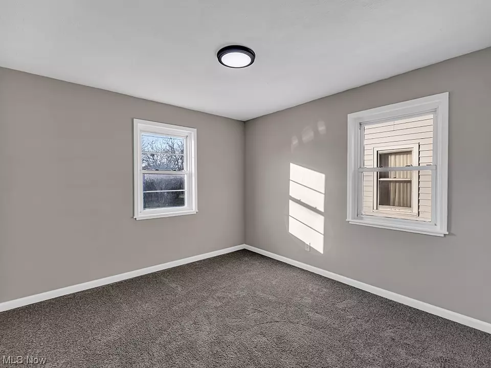  835 E 216th St, Euclid, OH 44119 photo 10