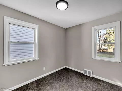 835 E 216th St, Euclid, OH 44119 photo 12
