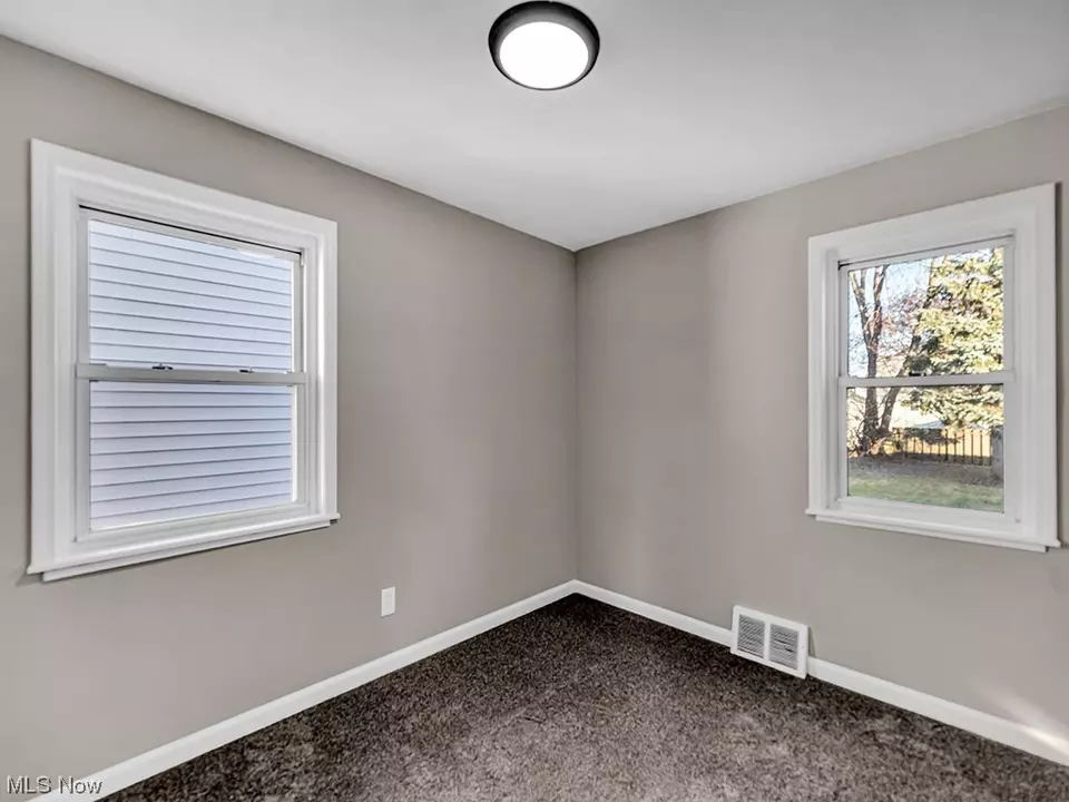  835 E 216th St, Euclid, OH 44119 photo 12