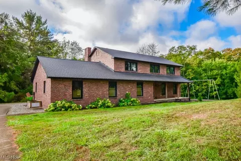 7 Rustic Dr, Millersburg, OH 44654
