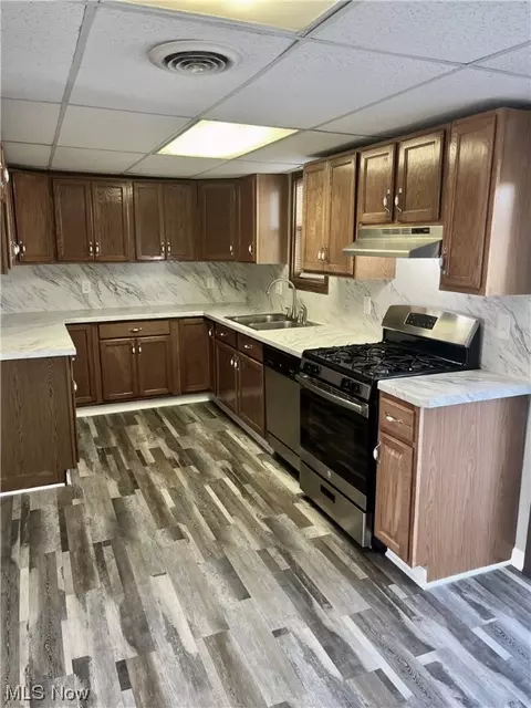 Kitchen - 116 Sheldon Dr, Akron, OH 44313 photo 3 of 4