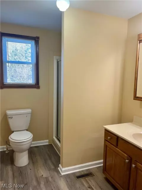 Bath - 116 Sheldon Dr, Akron, OH 44313 photo 2 of 6