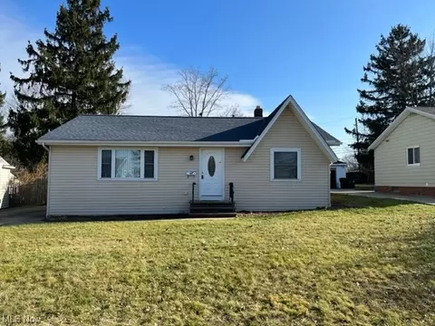 7285 Glenn Oval, Parma, OH 44130