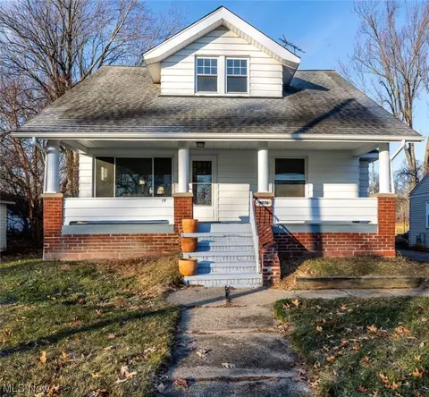 4076 W 223 St, Fairview Park, OH 44126