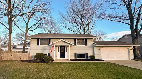 619 Pasadena Ave, Sheffield Lake, OH 44054