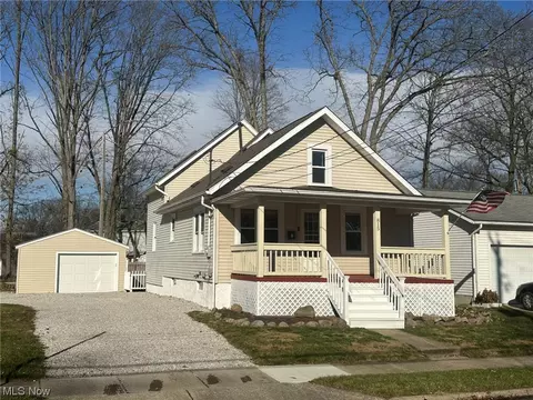 815 Davis Ave, Cuyahoga Falls, OH 44221
