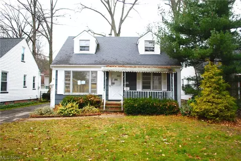 626 Kenilworth Rd, Bay Village, OH 44140