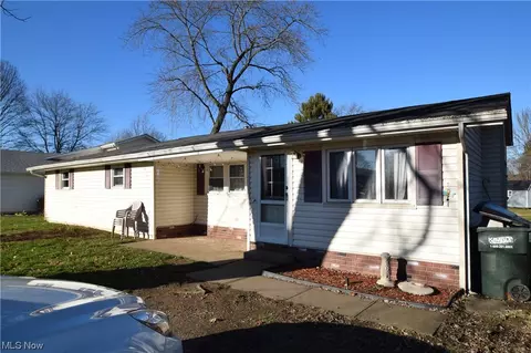 525 Grand St NW, Bolivar, OH 44612