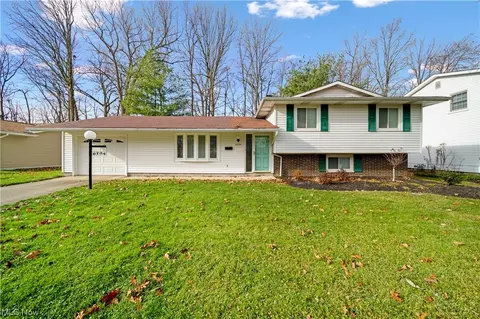 6594 Berkshire Dr, Mentor, OH 44060
