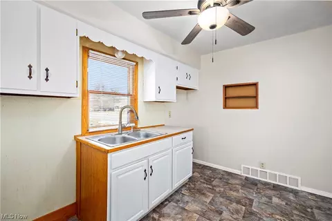 4100 Broadway, Lorain, OH 44052 photo 6
