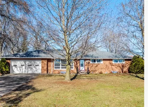 22814 Buck Rd, Alliance, OH 44601