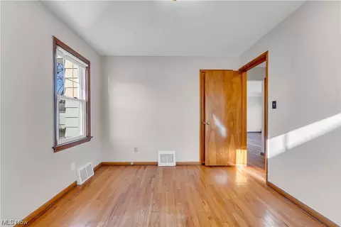 672 E 241st St, Euclid, OH 44123 photo 12