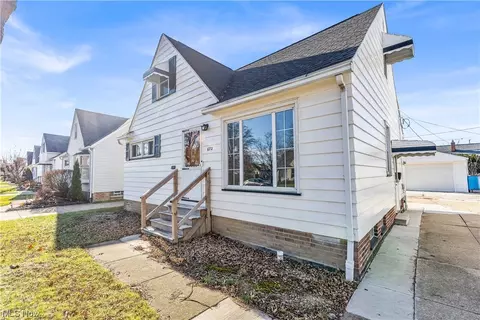 672 E 241st St, Euclid, OH 44123 photo 2