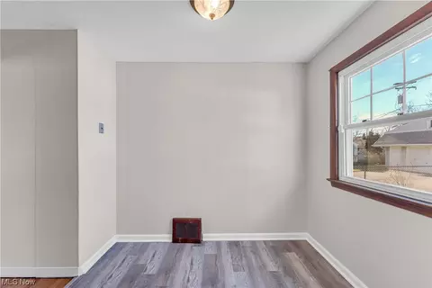 672 E 241st St, Euclid, OH 44123 photo 6