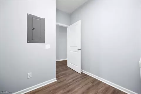 Entry Way - 213 Silver Spring Cir, Elyria, OH 44035 photo 2 of 2