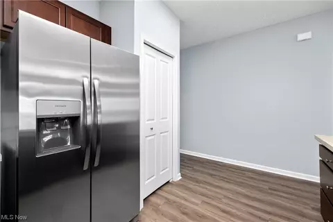 Kitchen - 213 Silver Spring Cir, Elyria, OH 44035 photo 6 of 6