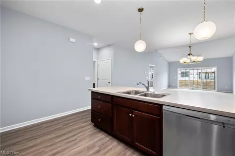Kitchen - 213 Silver Spring Cir, Elyria, OH 44035 photo 5 of 6