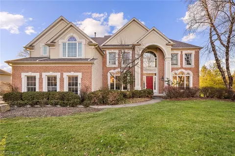 11124 Woodbury Ln, North Royalton, OH 44133