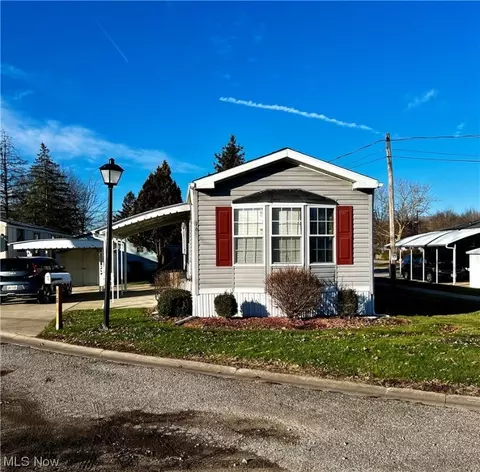 16 Elm Dr, Olmsted Twp, OH 44138