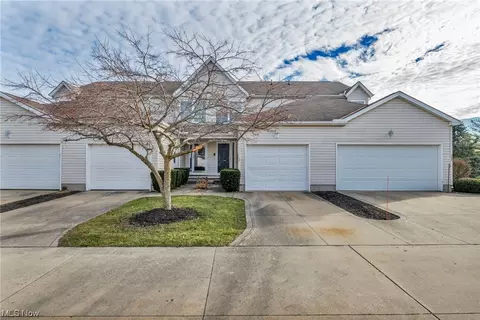 112 Meander Ln, Elyria, OH 44035