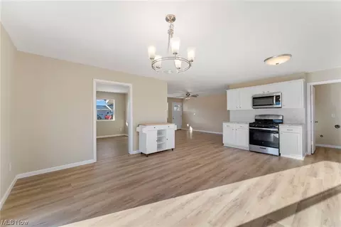 594 Keys Dr, Elyria, OH 44035 photo 8