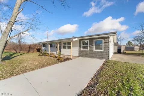 594 Keys Dr, Elyria, OH 44035