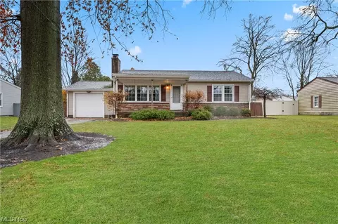 4005 Cascade Dr, Youngstown, OH 44511