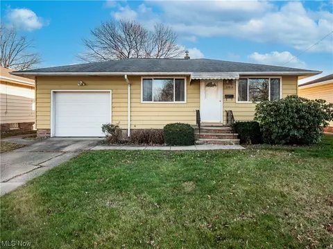 13915 Zaremba Dr, Brook Park, OH 44142