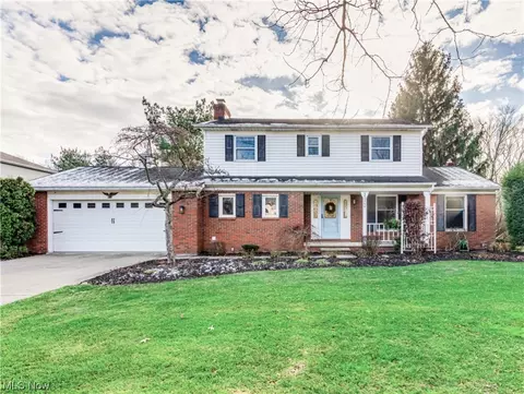33200 N Burr Oak Dr, Solon, OH 44139