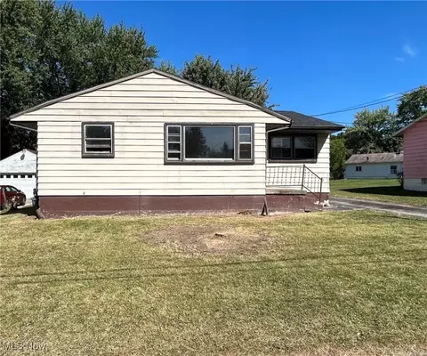 43 Eliot Ln, Youngstown, OH 44505