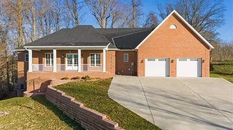 8 Stonebrook Dr, Parkersburg, WV 26104